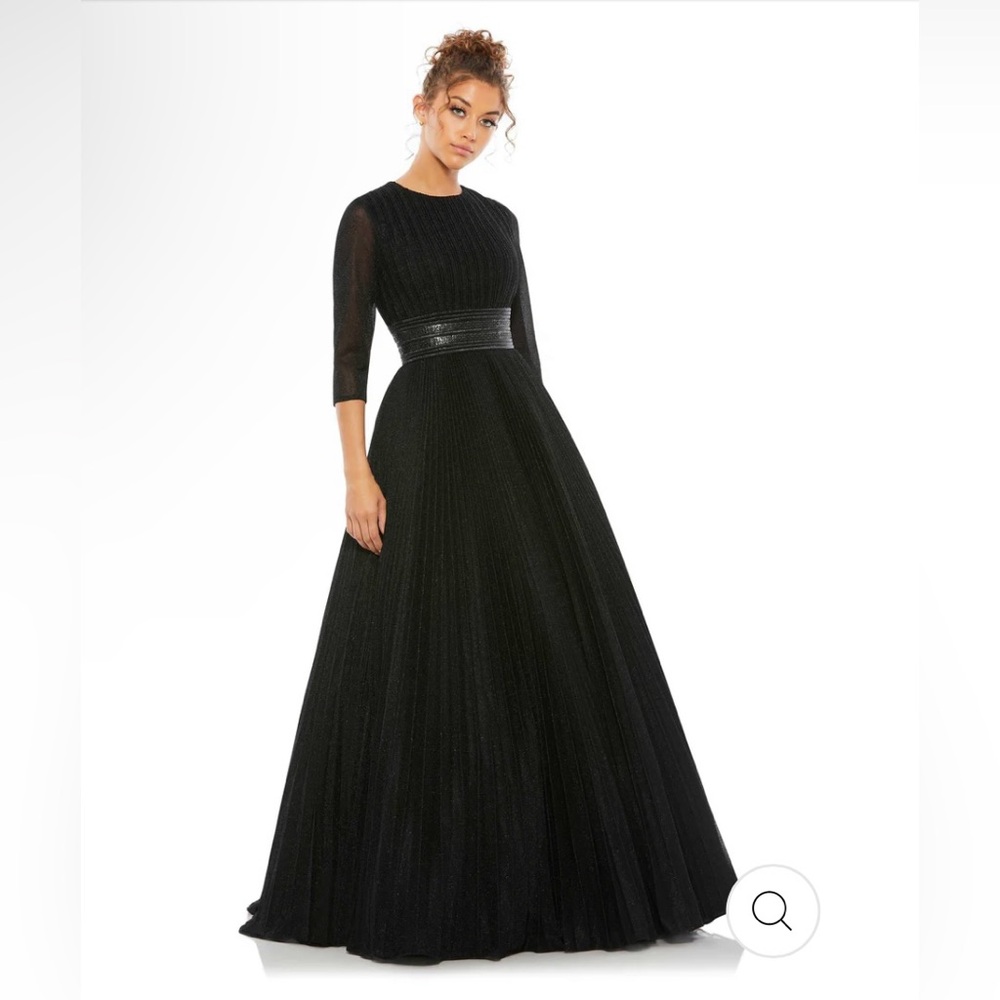 SHIMMERING PLEATED A-LINE 3/4 SLEEVE GOWN